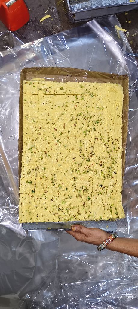 sonpapdi 1 box 70 pees