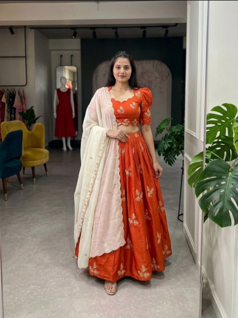 06442A1 Amazing Lehenga