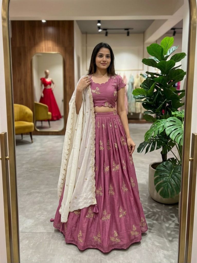06442A2 Amazing Lehenga