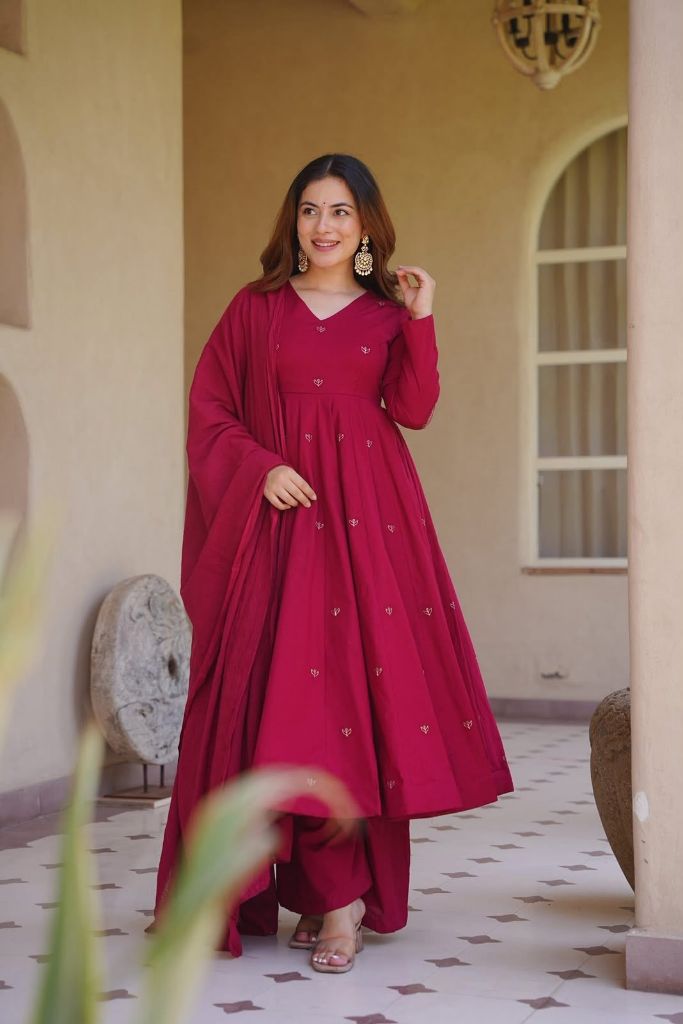 Presenting New Đěsigner Anarkali Suit In New Fancy Style