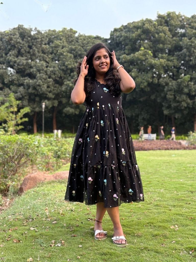 06501 Black Frock