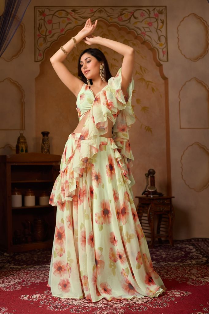 06607 Spin with confidence in this floral fantasy