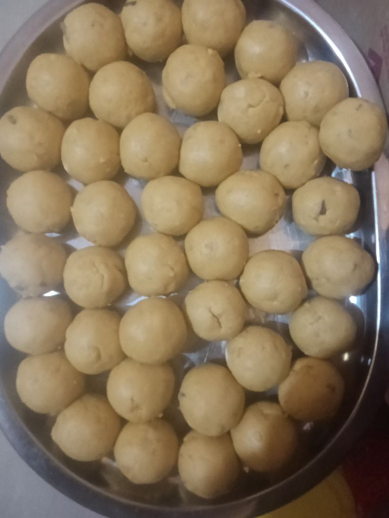 MOONG DAL LADDU