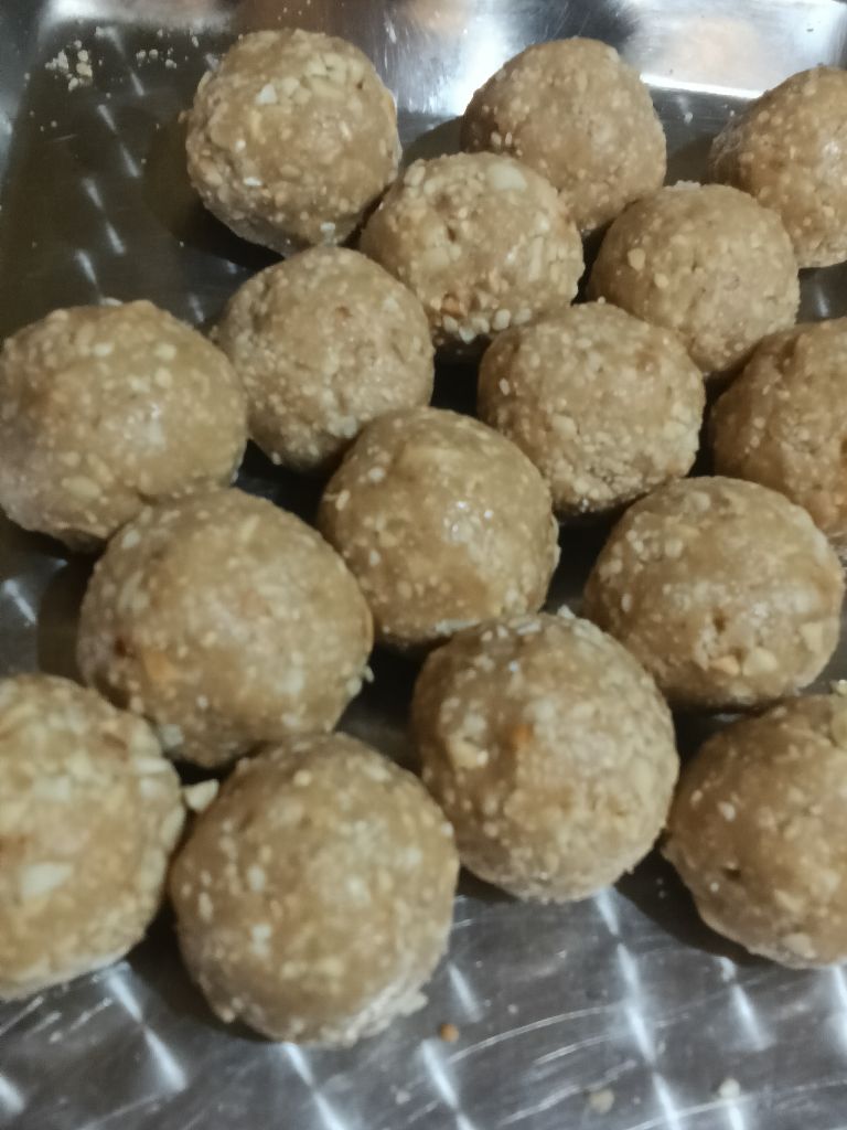 SHENGA/PEANUT LADDU