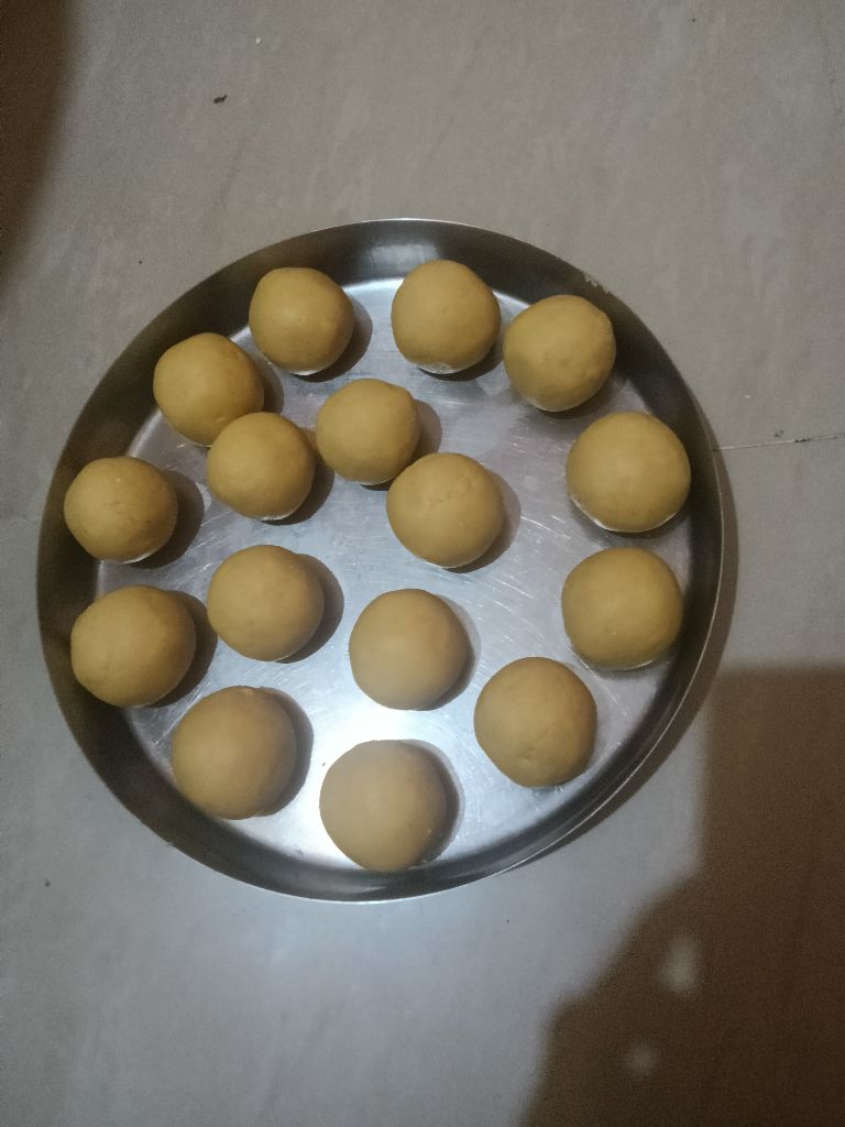 PUTANI/FRIED GRAM LADDU