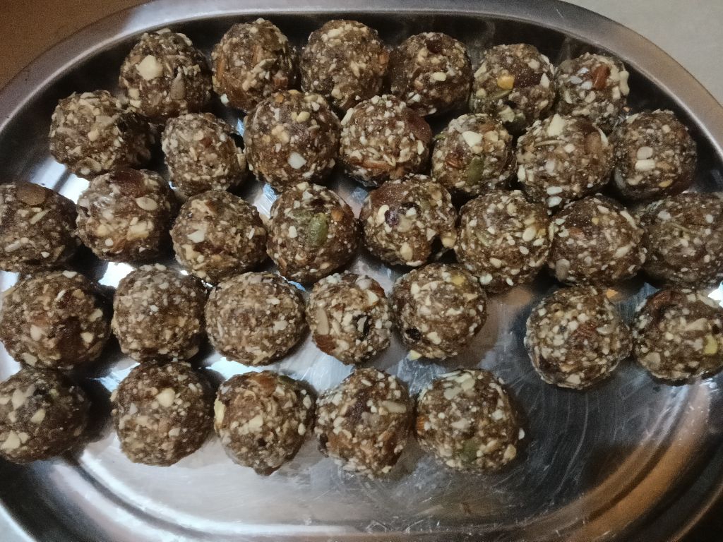 DRY FRUITS LADDU