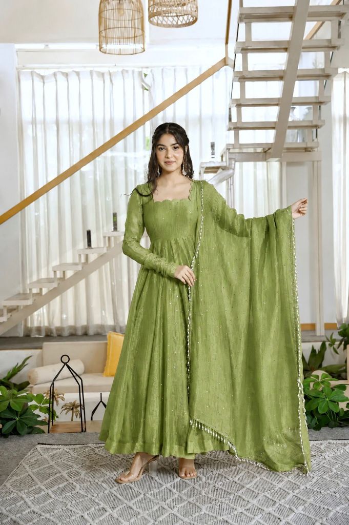 06760A1 Designer Gown with Pent Set Elegant Ethnic Wear